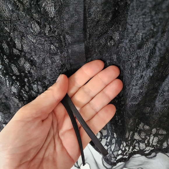 LIKE NEW BARDOT Size 10 black lace corset top - Picture 4 of 10
